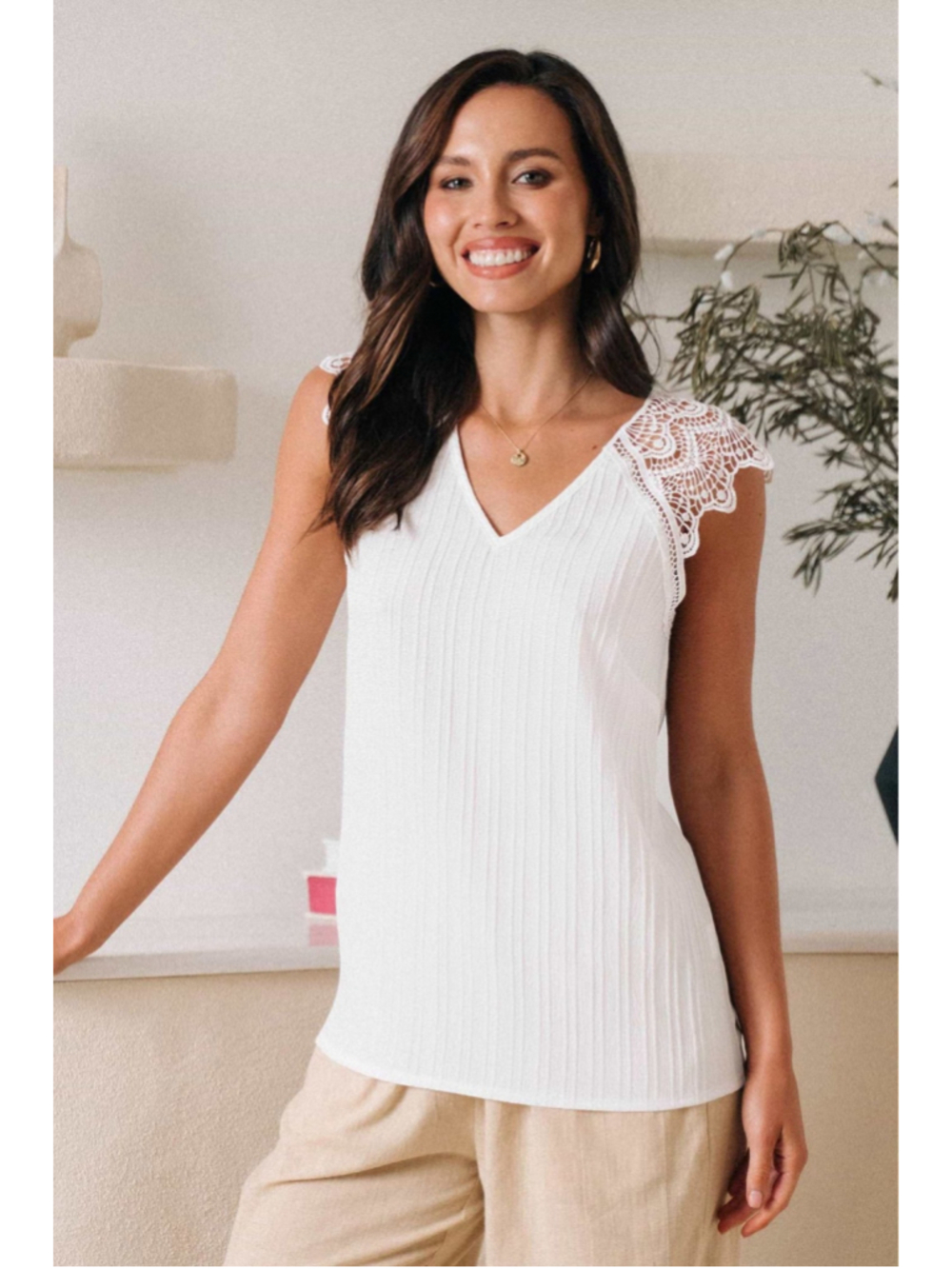Cupshe White Sleeveless Lace V-Neck Top Large